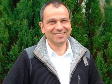 A head and shoulders photograph of Dr Andreas Kolb.