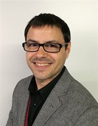 Head and shoulders image of Dr Antonio Peña-Fernández.