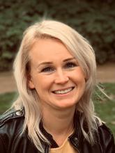 A head and shoulders photo of Dr Michelle Bellingham. 